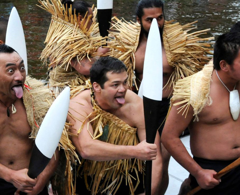 SUPPORT THE WAKA VOLUNTEERS | Wereldmuseum Leiden